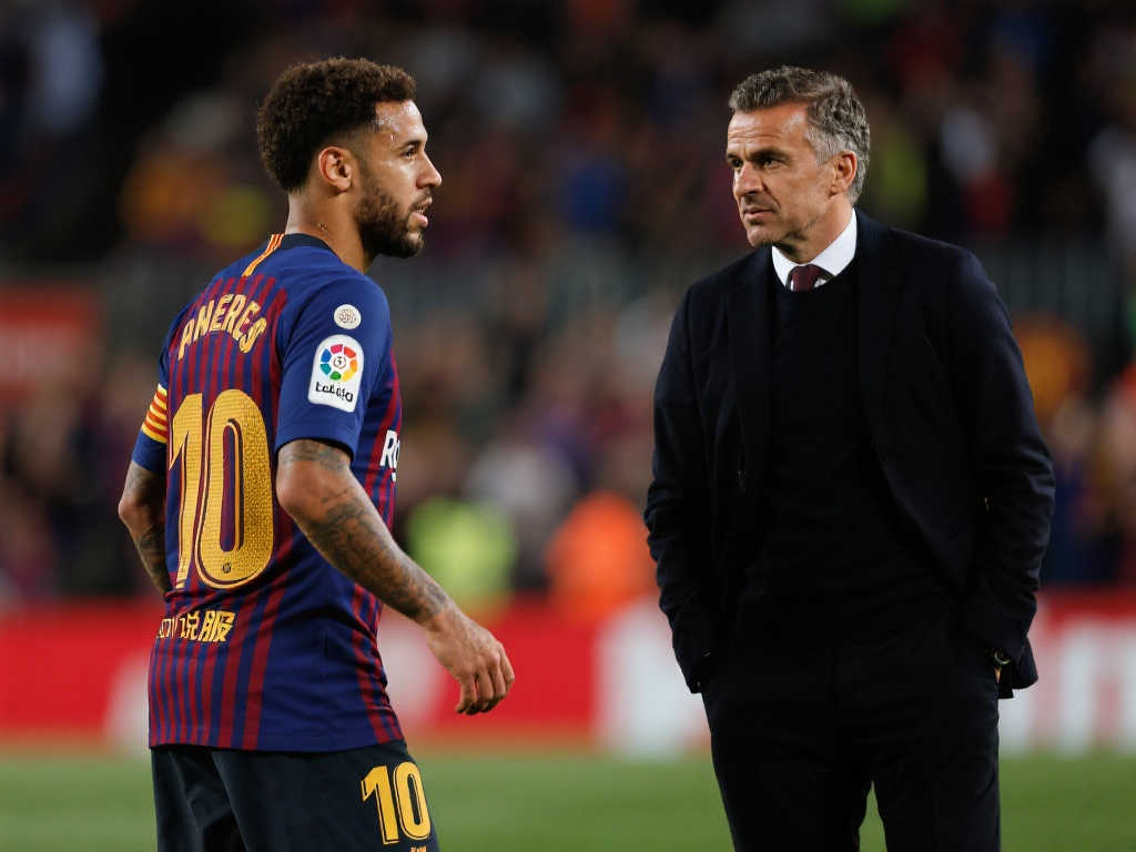 他们轻松击 他们轻松击